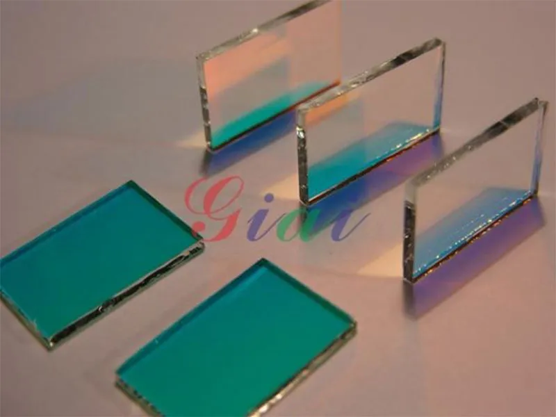 Дихроичное зеркало, отражающее синий, пропускающее красный и зелёный (4)